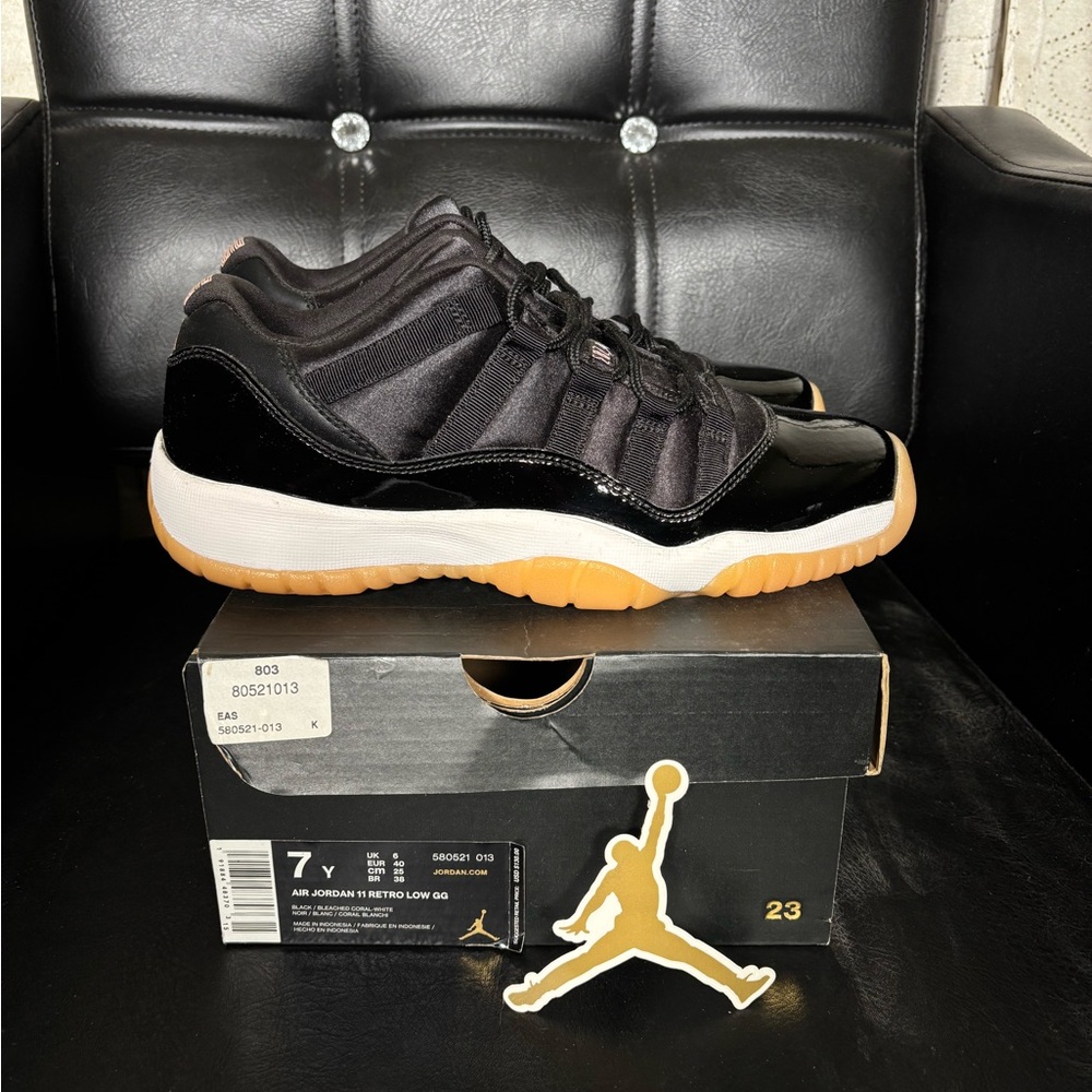 Jordan 11 Retro Low Bleach Coral